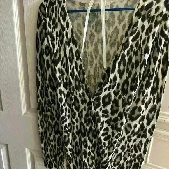 Chicos Leopard Print Cardigan Sweater Size 3 Brown Tan - Picture 2 of 6